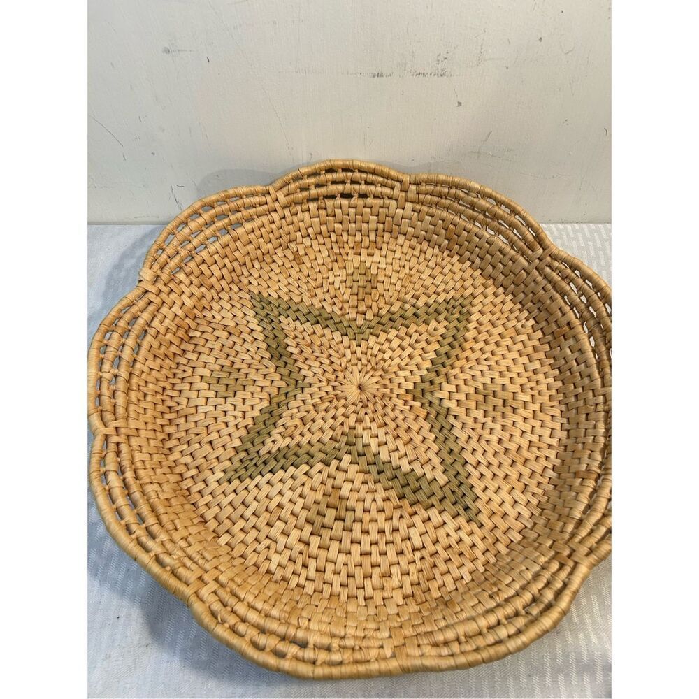 Natural basket with design 15.5” diameter‎